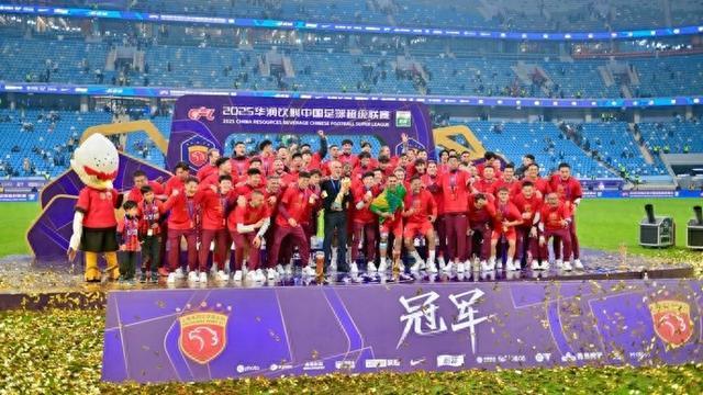 开云平台-球员自宣、球迷机场宣取代“官宣”？每年海港冬训出征，为何总当保密局局长