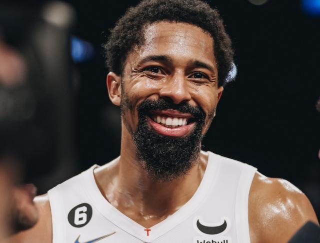 体育客户端下载-【现场】新援亮相巴克莱中心 篮网取后杜欧时代首胜